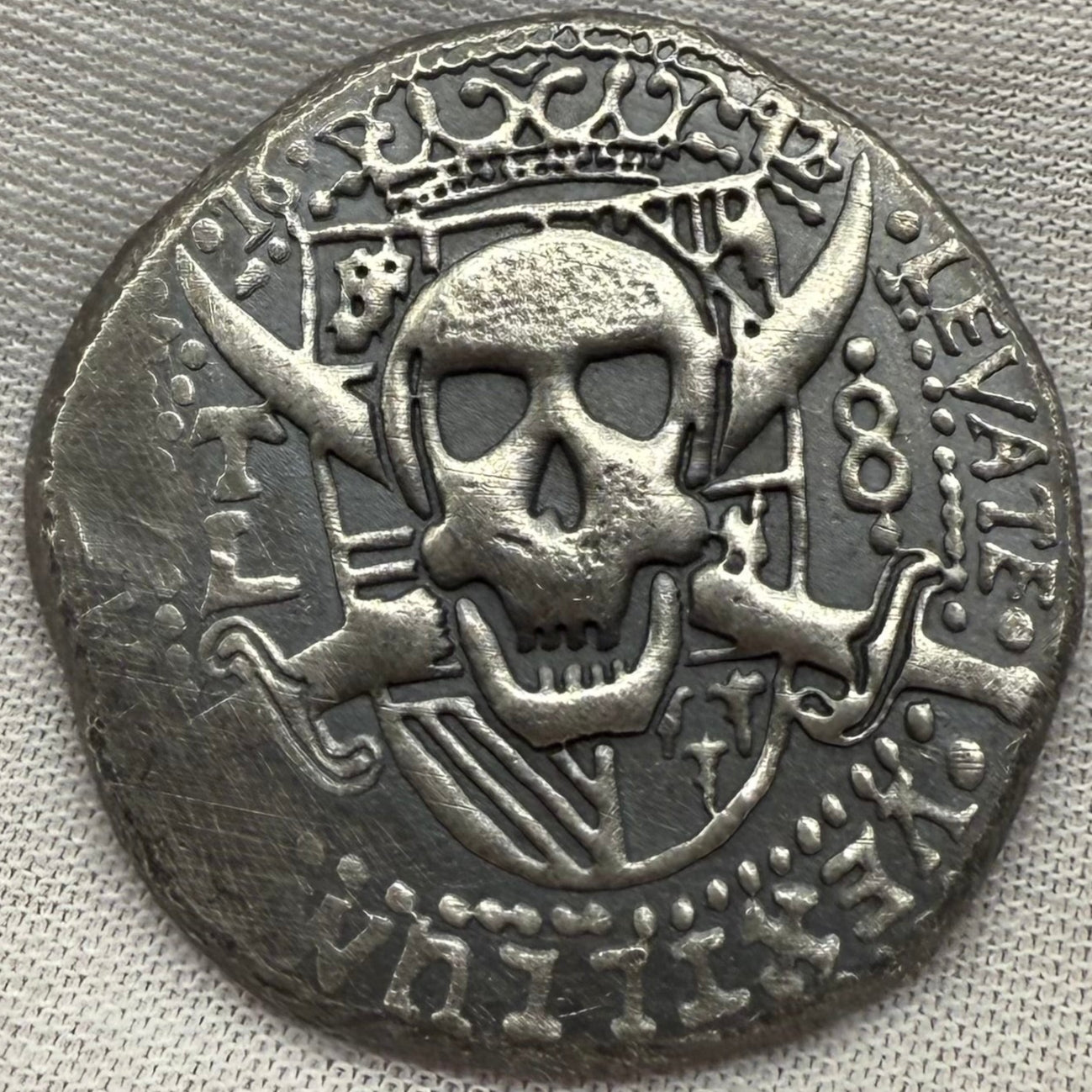 '1692 Piece of Eight' Pirate Treasure Hand Crafted by Peculiar Coins 27 Gram .999 Fine Silver Round Antique Finish Includes Wood Treasure Chest, Capsule & COA Mint Condition
