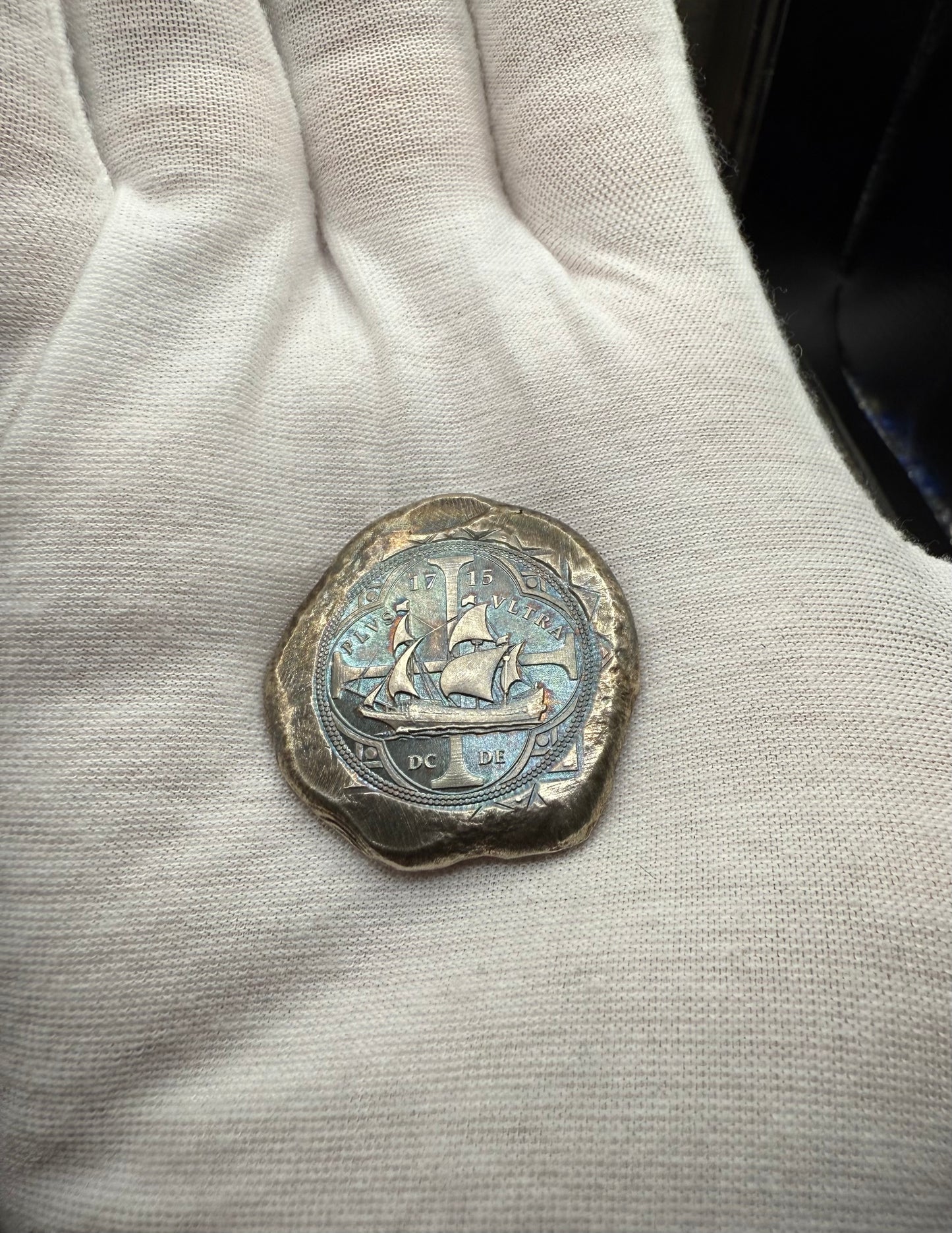 Colorized '1715 Fleet 300th Anniversary 8 Reales Silver Cob' Hand Crafted by Daniel Carr 28 Grams .999 Fine Silver Round Includes Wood Treasure Chest, Capsule & COA (Rare 1 of 18)