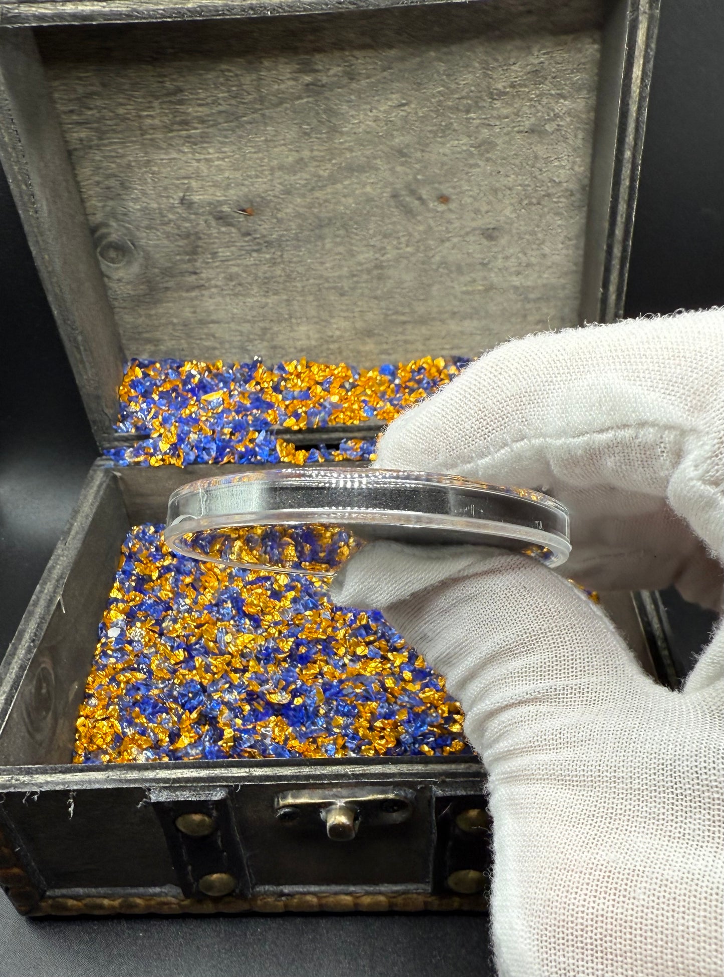 Colorized '1715 Fleet 300th Anniversary 8 Reales Silver Cob' Hand Crafted by Daniel Carr 28 Grams .999 Fine Silver Round Includes Wood Treasure Chest, Capsule & COA (Rare 1 of 18)