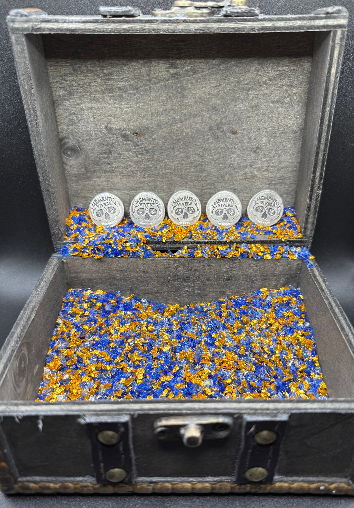 'Memento Vivere' Pirate Treasure by Mutiny Metals 1.25 Troy Ounce .999 Fine Silver Round 5 Piece Set Antique Finish Includes Wood Treasure Chest, Capsule & COA