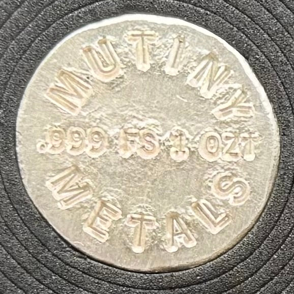 'Brought a Knife to a Gun Fight' Hand Crafted by Mutiny Metals 1 oz .999 Fine Silver Round Antique Finish Includes Wood Treasure Chest, Capsule & COA Limited Edition