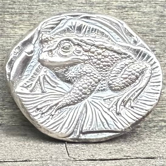 'Cute Frog' .5 oz .999 Pure Silver Nugget Hand Crafted by St Bee's in England, Shiny Finish, Includes Wooden Box & COA, Mint Condition Limited Edition
