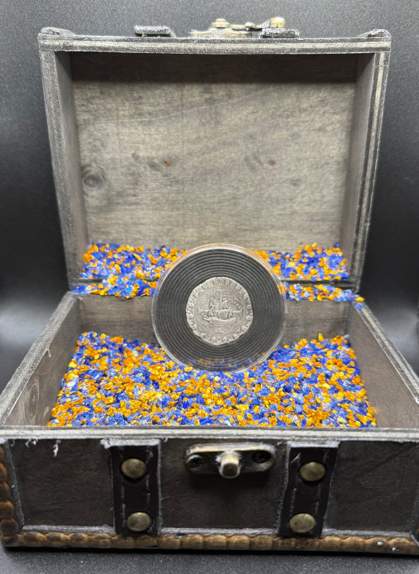 '1622 Atocha Shipwreck 400th Anniversary 8 Reales Silver Cob' Hand Crafted by Daniel Carr 24 Grams .999 Fine Silver Round Antique Finish Includes Wood Treasure Chest, Capsule & COA