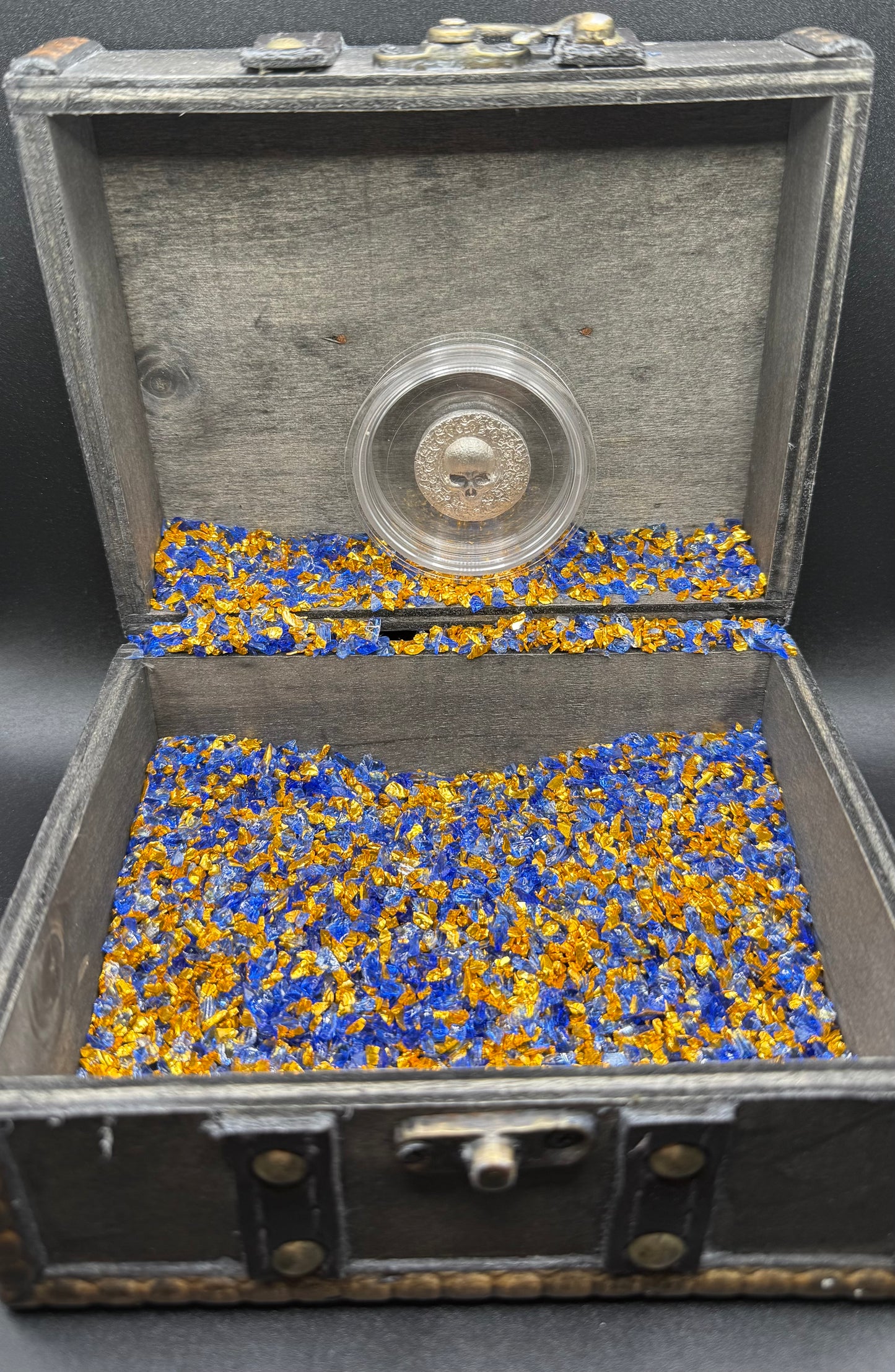 'Skully Round' Pirate Treasure Hand Crafted by Mutiny Metals .5 Troy Ounce .999 Fine Silver Round Antique Finish Includes Wood Treasure Chest, Capsule & COA Mint Condition