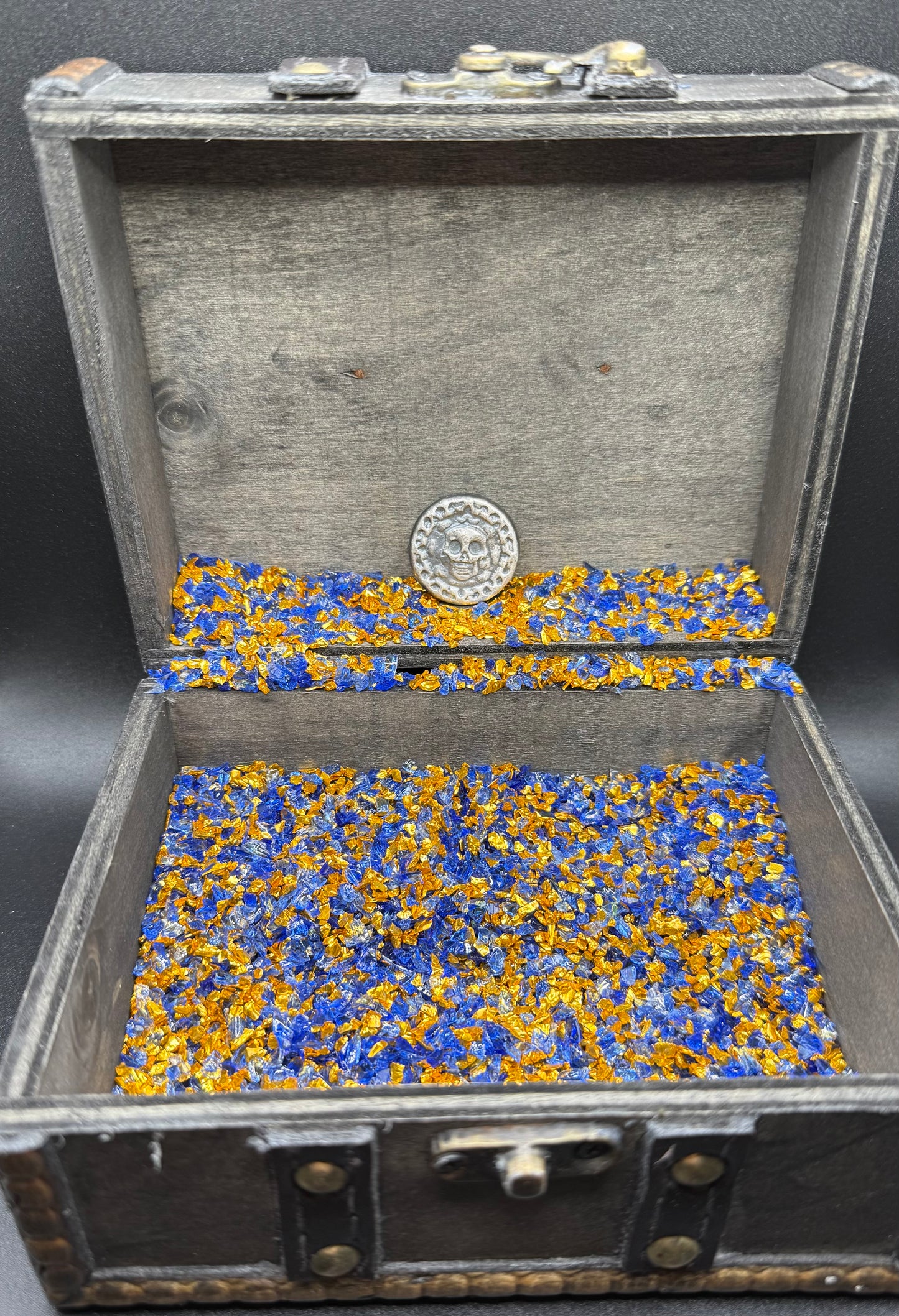 'Muerta Doubloon'  Pirate Treasure Hand Crafted by Yeager Mint 25 Grams .999 Fine Silver Round Antique Finish Includes Wood Treasure Chest, Capsule & COA Mint Condition