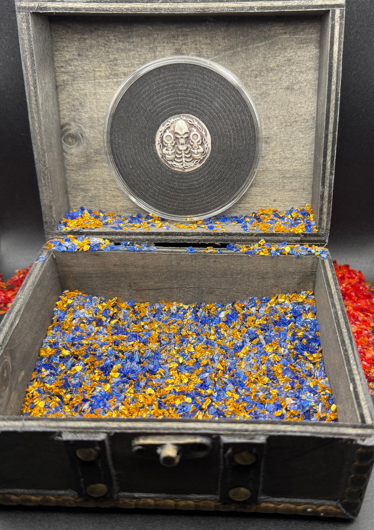 'Brought a Knife to a Gun Fight' Hand Crafted by Mutiny Metals 1 oz .999 Fine Silver Round Antique Finish Includes Wood Treasure Chest, Capsule & COA Limited Edition