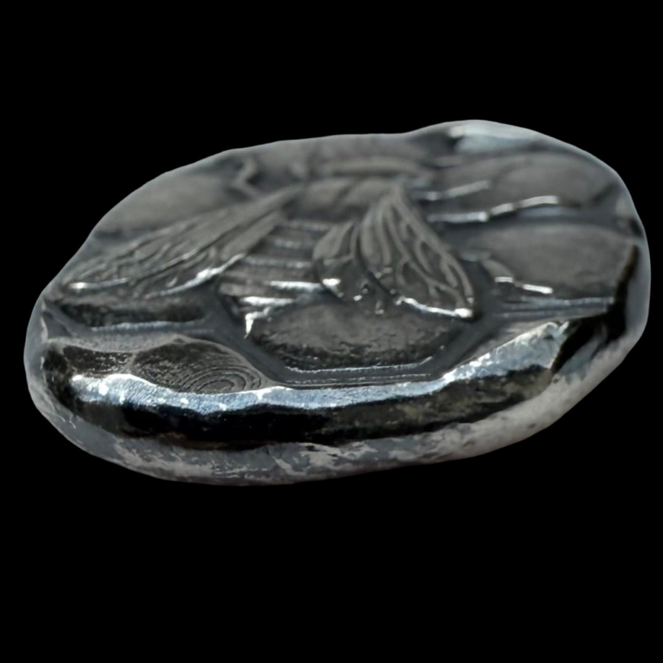 'Honey Bee' .5 oz .999 Pure Silver Nugget Hand Crafted by St Bee's in England, Shiny Finish, Includes Wooden Box & COA, Mint Condition Limited Edition