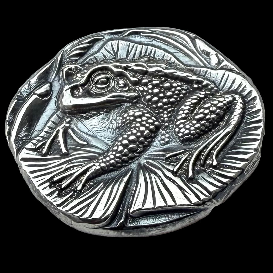 'Cute Frog' .5 oz .999 Pure Silver Nugget Hand Crafted by St Bee's in England, Shiny Finish, Includes Wooden Box & COA, Mint Condition Limited Edition