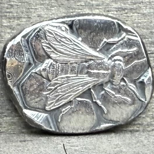 'Honey Bee' .5 oz .999 Pure Silver Nugget Hand Crafted by St Bee's in England, Shiny Finish, Includes Wooden Box & COA, Mint Condition Limited Edition