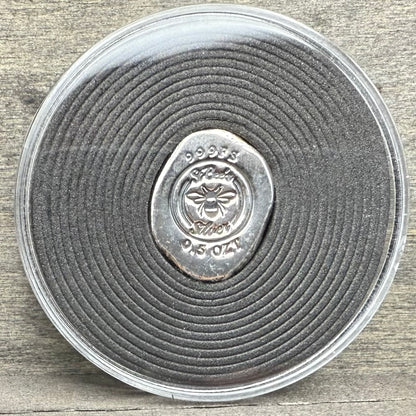 'Cute Frog' .5 oz .999 Pure Silver Nugget Hand Crafted by St Bee's in England, Shiny Finish, Includes Wooden Box & COA, Mint Condition Limited Edition