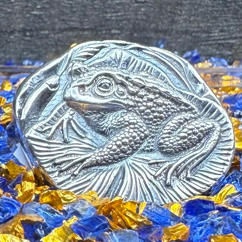 'Cute Frog' .5 oz .999 Pure Silver Nugget Hand Crafted by St Bee's in England, Shiny Finish, Includes Wooden Box & COA, Mint Condition Limited Edition