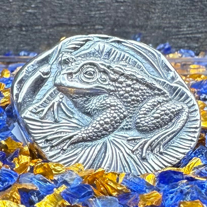 'Cute Frog' .5 oz .999 Pure Silver Nugget Hand Crafted by St Bee's in England, Shiny Finish, Includes Wooden Box & COA, Mint Condition Limited Edition